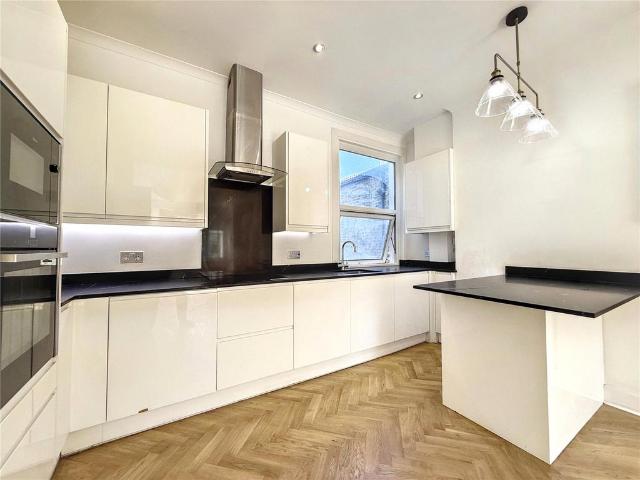 Melrose Avenue, Wimbledon Park. 4 bed apartment to rent £4,250 pcm £981 pw