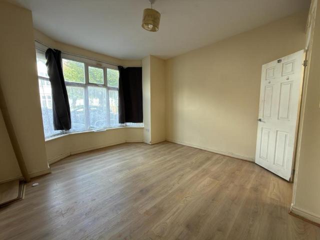 Melrose Avenue, Mitcham 1 bed in a house share to rent £1,100 pcm £254 pw