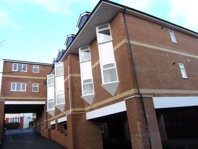 Melrose Avenue, Penylan, Cardiff, CF23 1 bed apartment to rent £875 pcm £202 pw