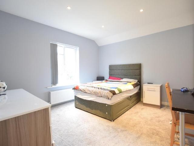 Melrose Avenue, Reading, RG6 1 bed in a house share to rent £725 pcm £167 pw