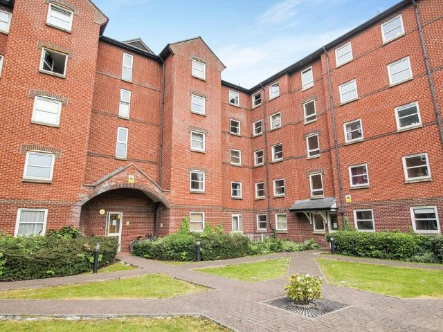 Melrose Apartments, 159 Hathersage. 2 bed flat to rent £1,200 pcm £277 pw