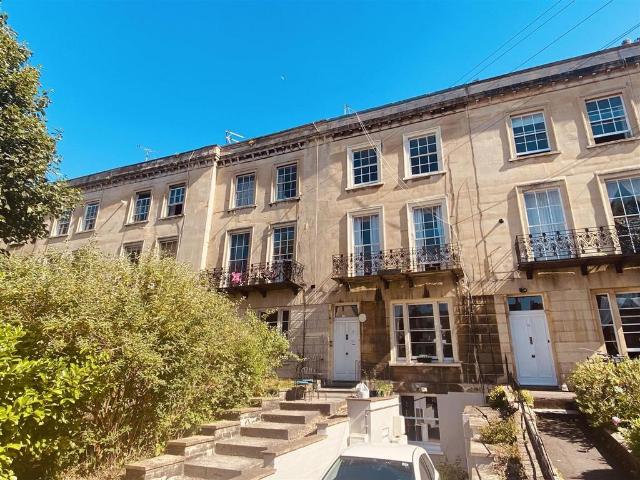 Melrose Place, Bristol, BS8 2 bed flat to rent £1,450 pcm £335 pw