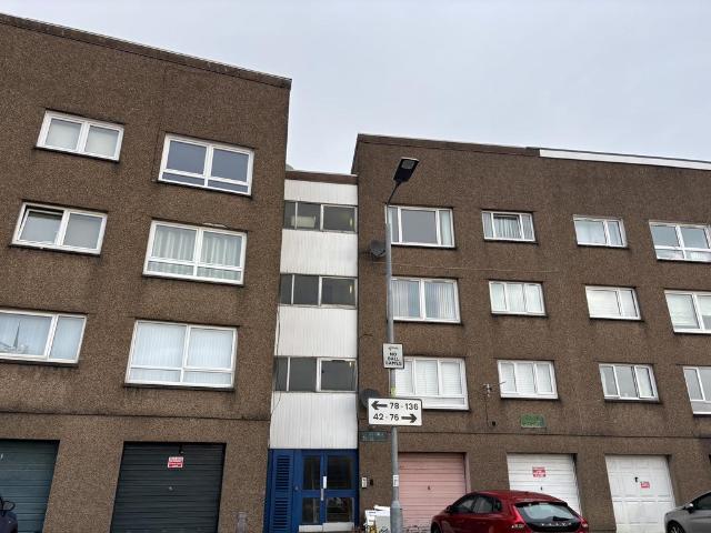 Melrose Road, Glasgow, G67 2 bed flat to rent £795 pcm £183 pw
