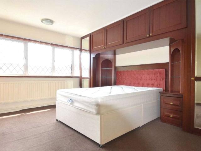 Melrose Road, London SW18, 2 bed flat to rent, £2,450 pcm | PrimeLocation
