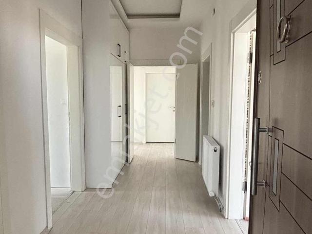 Mert Emlak'tan Yrni Belediye Civarı Geniş 3+1 Daire