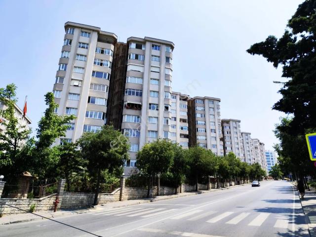 Mertcan Dan Yakakent Sitesinde 3+1 Kapalı Balkonlu Fırsat Kiraık Daire