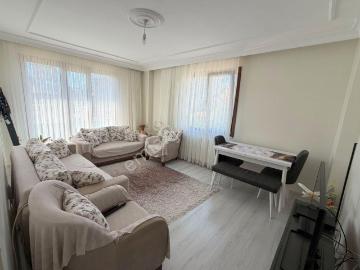 Mertcan'dan Caddeye 1dk İskanlı Balkonlu Ara Kat 2+1 Daire