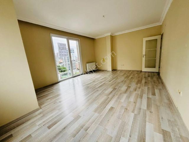 Mertcan'dan Hürriyet Mah. Caddeye Yürüme Balkonlu 2+1 Kiralık