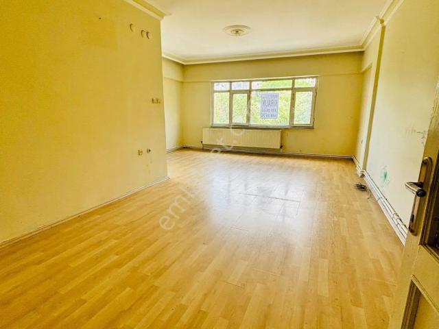 Mertcan'dan Yakacık Çarşı Mah. Site İçinde 3+1 Kiralık Daire
