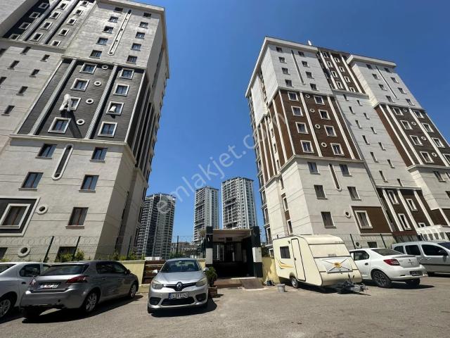 Mertcan'dan Yakacık Meydana Yürüme 2+1 Site İçinde Kiralık Daire