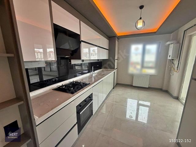 MERT'DEN M. KEMAL'DE SİTE KONSEPTİLİ YÜKSEK m2'Lİ 3+1 DAİRE