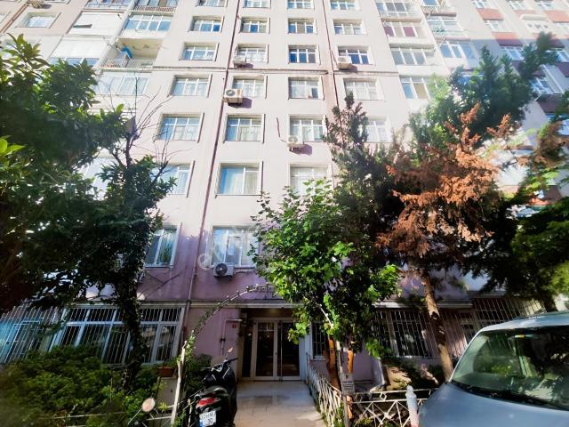 Merter E/5 E Paralel 19 Mayıs Parkında 3+1 Asansörlü 1.kat Daire
