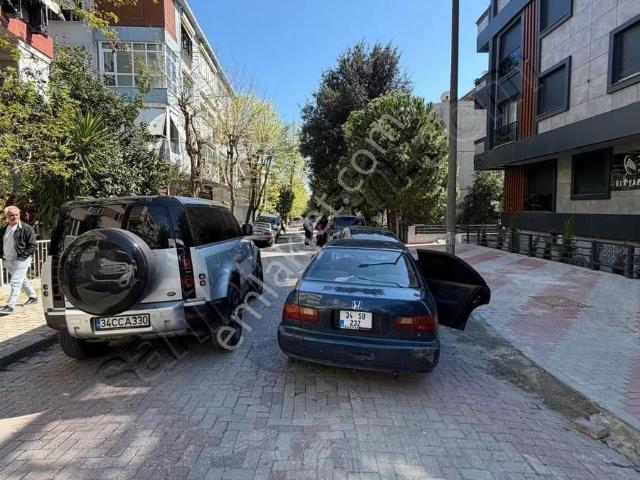 Merter'de Satılık 2+1 Bahçe Katı Yeni Binada Kapalı Otoparklı