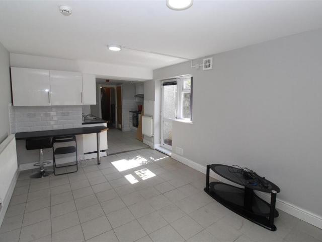 Merthyr Street, Cardiff CF24 5 bed house to rent £2,383 pcm £550 pw