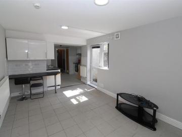 Merthyr Street, Cardiff CF24 5 bed house to rent £2,383 pcm £550 pw