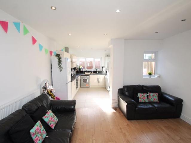 Merthyr Street, Cardiff CF24, 6 bed terraced house to rent, £3,600 pcm | PrimeLocation