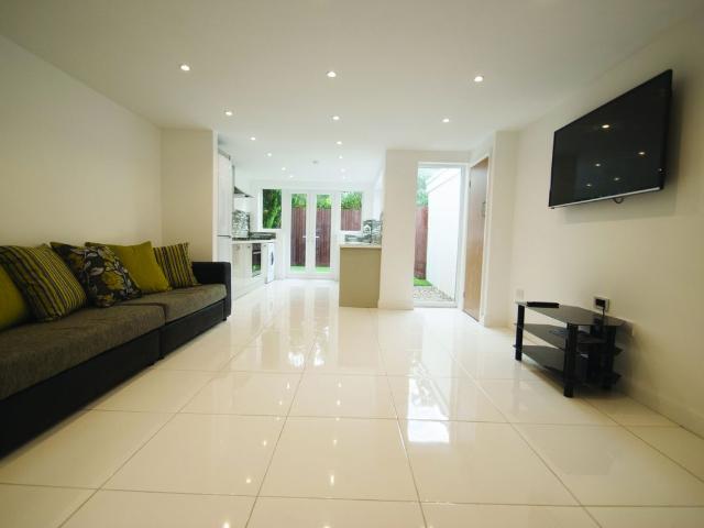 Merthyr Street, Cathays CF24, 6 bed terraced house to rent, £3,450 pcm | PrimeLocation