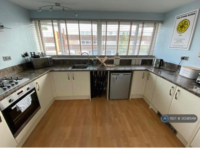 Merton Close, Oldbury, B68 3 bed end of terrace house to rent £1,350 pcm £312 pw
