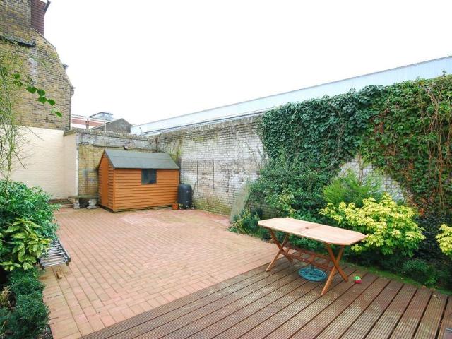 Merton Avenue, Chiswick, London, W4 4 bed flat to rent £6,998 pcm £1,615 pw