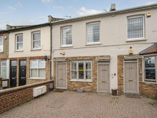 Merton Road, Wimbledon, London SW18, 2 bed flat to rent, £2,450 pcm | PrimeLocation