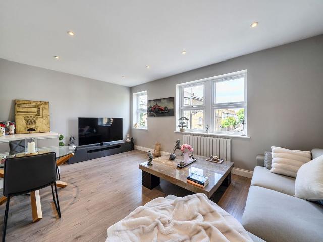 Merton Road, Wimbledon, London SW19, 1 bed flat to rent, £3,467 pcm | PrimeLocation