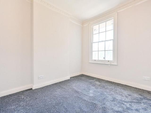 Merton Road, Earlsfield, London, SW18 6 bed house to rent £6,000 pcm £1,385 pw