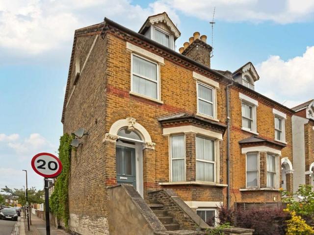Merton Road, London SW18 1 bed flat to rent £1,800 pcm £415 pw