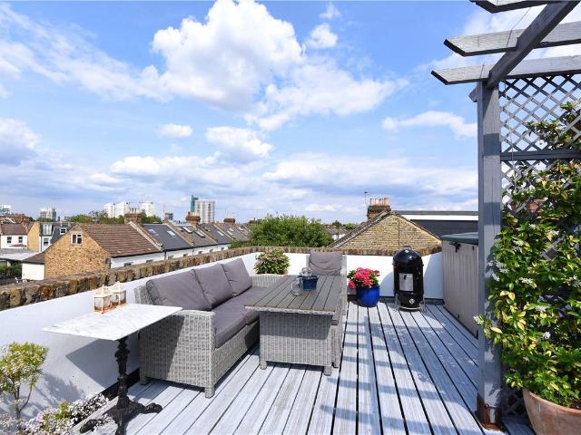 Merton Road, London SW18, 3 bed maisonette to rent, £2,750 pcm | PrimeLocation