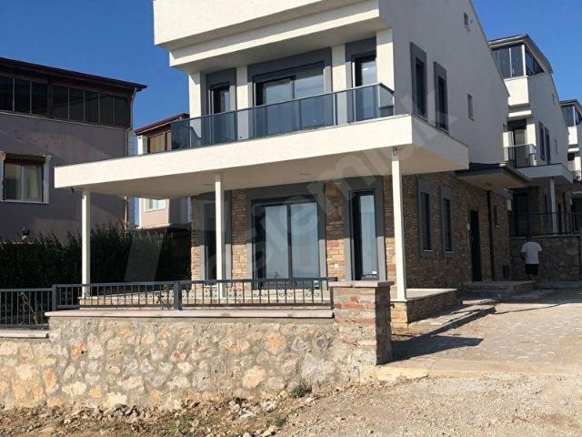 MERTLER EMLAKTAN BURHANİYE PELITKÖYDE DENİZ MANZARALI VİLLA