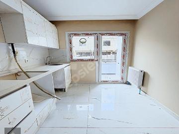 MERVE MAHALLESİNDE CADDE ÜZERİNDE GENİŞ 3+1 ARAKAT RR203