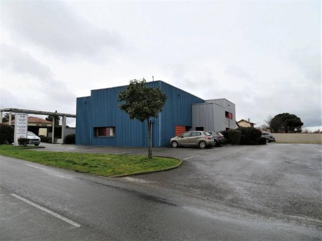 Merville, local de 83 m² climatisé