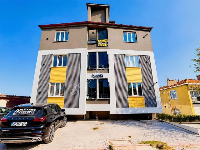 Merzifon Mehmet Çelebi Okulu Üstünde 1+1 Kiralık Ara Kat Uygun