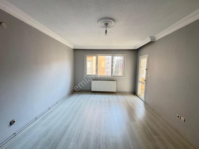 Mer pa Emlak'tan Servisler Güzergahında / Kiralık Balkonlu Arakaat 1+1