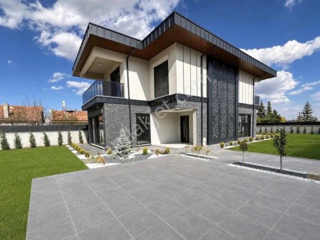 yaka Meram'ın En Prestijli Lokasyonun'da 9+1 Ultra Lüks Villa'