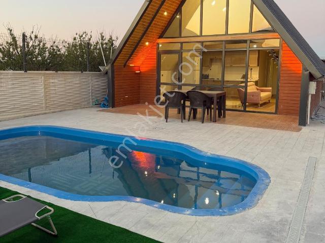 Meram Hatıp’da 750 M² Bahçe İçinde 135 M² 3+1 Bungalov Havuzlu Ev
