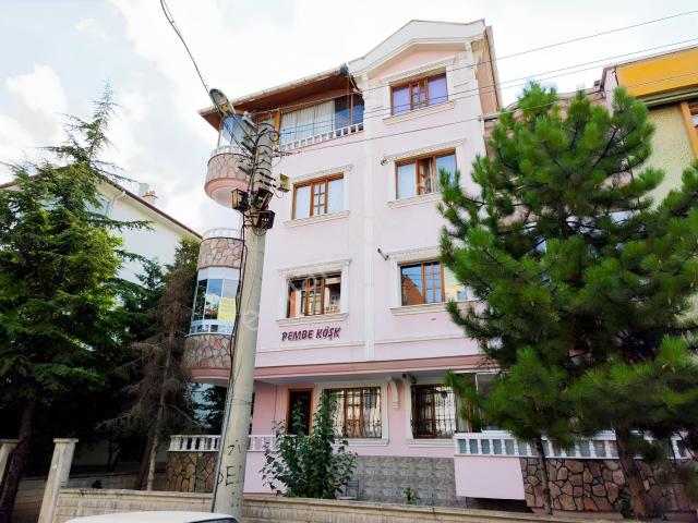 Meram Melikşahta Hocafakıh Caddesi Üzerinde Kiralık 3+1 Daire