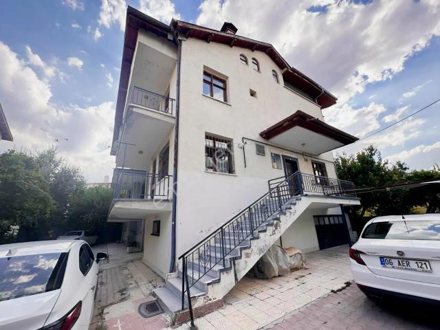 Meramlı dan 4+1 Tripleks Satılık Villa