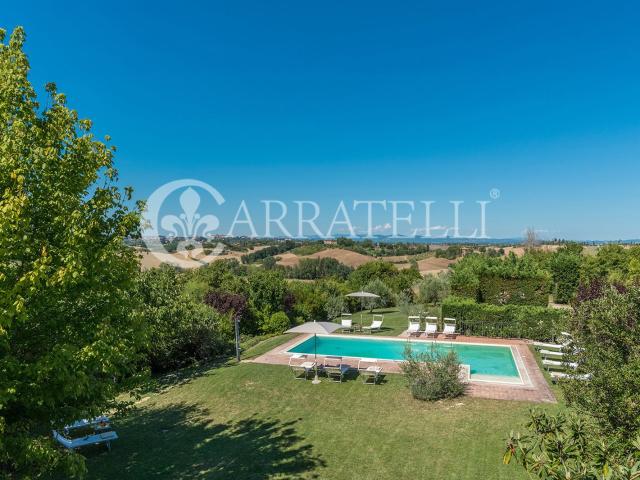 Meraviglioso casale ristrutturato di circa 450 mq, con pisci. 450m² Siena