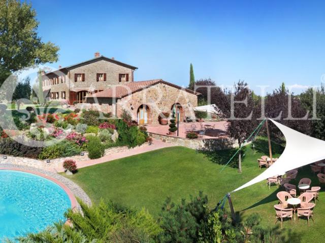 Meraviglioso e panoramicissimo borgo di 2500 mq affacciato e. 2500m² Certaldo