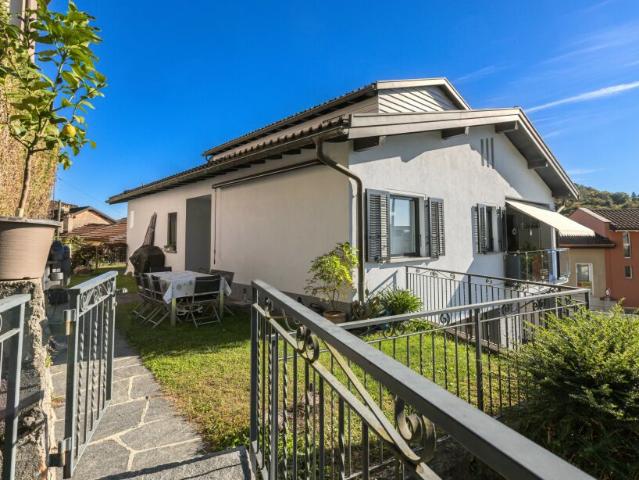 MERAVIGLIOSA CASA DI 6.5 LOCALI NEL VERDE NEL MALCANTONE