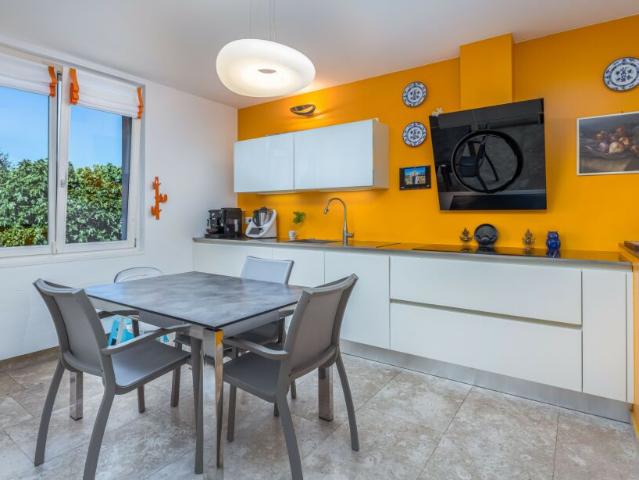 MERAVIGLIOSA VILLA DI 5.5 LOCALI COME NUOVA A VILLA LUGANESE