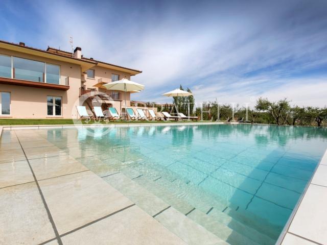 Meravigliosa villa moderna di 530 mq circa con depandance e. 525m² Foiano della Chiana