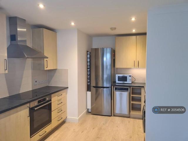 Mercer Court, London, E1 2 bed flat to rent £2,400 pcm £554 pw