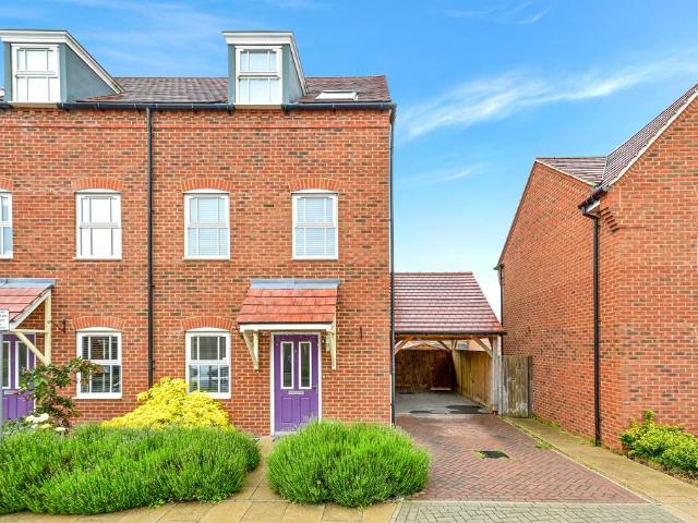 Mercer Avenue, Ebbsfleet Valley. 4 bed semi detached house to rent £2,250 pcm £519 pw