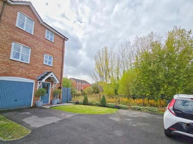 Merchant Croft, Barnsley, 4 Bedroom Town