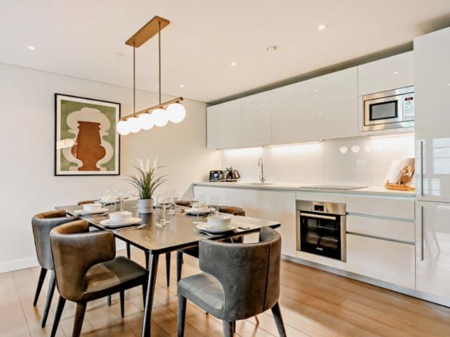 Merchant Square East, London W2 3 bed apartment to rent £7,345 pcm £1,695 pw