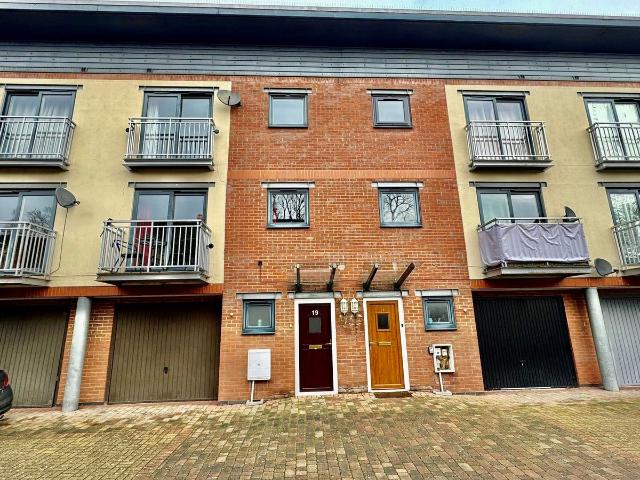 Merchants Court, Bedford MK42, 2 bed town house to rent, £1,200 pcm | PrimeLocation