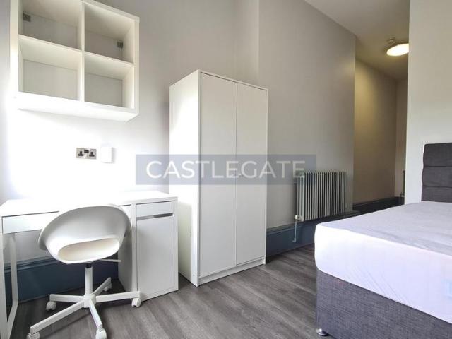 Merchants Hall, St George Square. 1 bed in a flat share to rent £450 pcm £104 pw