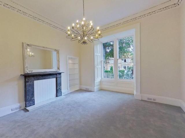 Merchiston Crescent, Edinburgh, EH10 2 bed flat to rent £2,000 pcm £462 pw