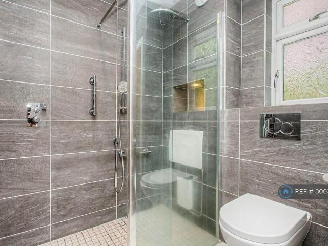 Merchiston Gardens, Edinburgh, EH10 3 bed flat to rent £2,200 pcm £508 pw